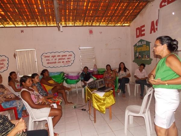 Assistência Social promove encontro com gestantes e distribui kits de enxoval  - Imagem 3