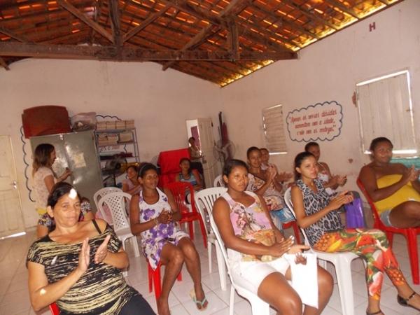 Assistência Social promove encontro com gestantes e distribui kits de enxoval  - Imagem 2