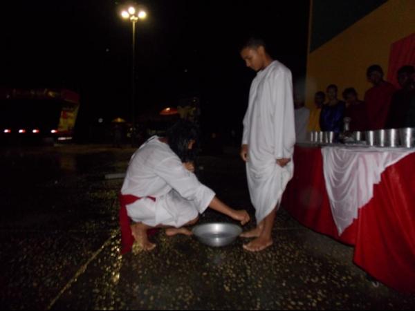 Jovens da Cia de Teatro Persona encenaram Paixão de Cristo em Praça Publica - Imagem 13