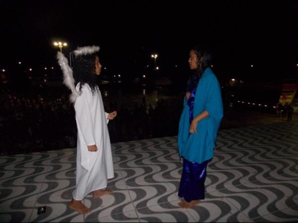 Jovens da Cia de Teatro Persona encenaram Paixão de Cristo em Praça Publica - Imagem 36