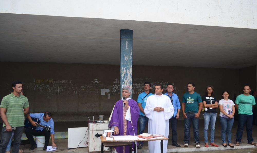 Dom Plínio José celebra Missa na Penitenciária José de Deus Barros.