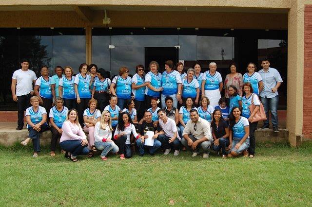 Alunos de Jornalismo realizam programa de rádio com idosos de Picos.