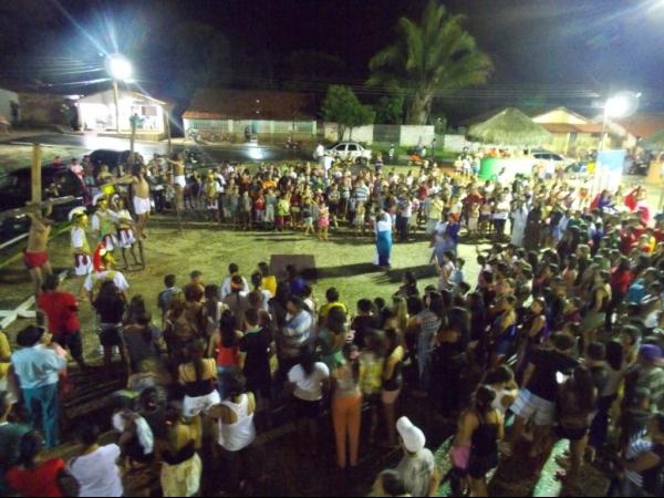 Jovens da Cia de Teatro Persona encenaram Paixão de Cristo em Praça Publica - Imagem 42