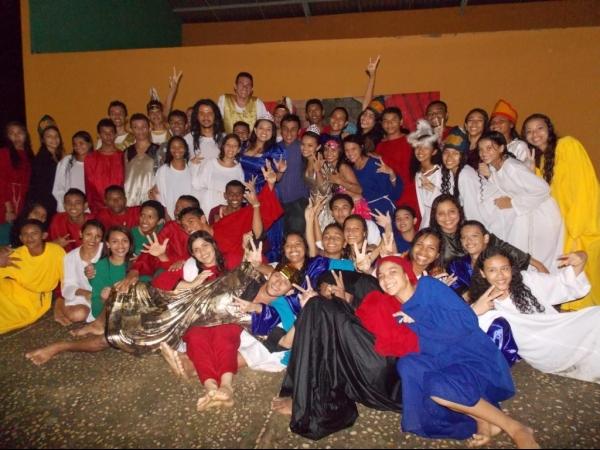 Jovens da Cia de Teatro Persona encenaram Paixão de Cristo em Praça Publica - Imagem 38