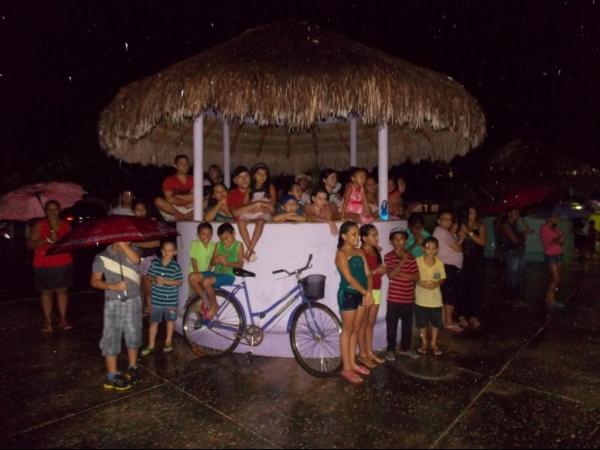 Jovens da Cia de Teatro Persona encenaram Paixão de Cristo em Praça Publica - Imagem 39