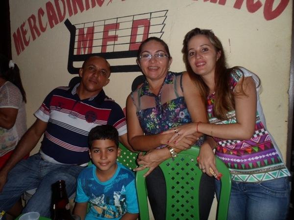 Prefeito Walfredo Filho participa da festa de malhação de Judas no Bairro Novo Horizonte - Imagem 2