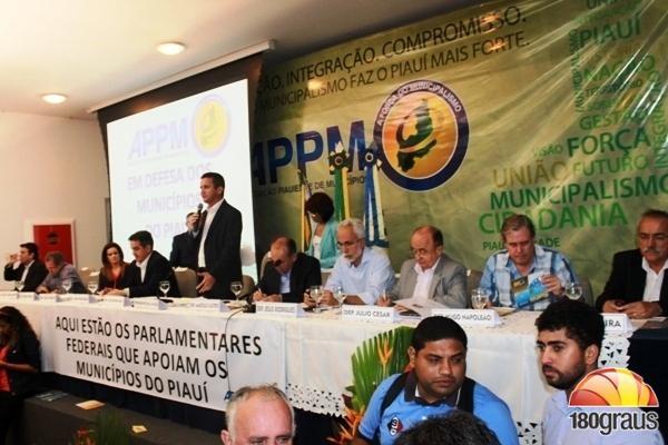 Prefeito de Simplício Mendes representa cidade em paralisação na APPM. - Imagem 2