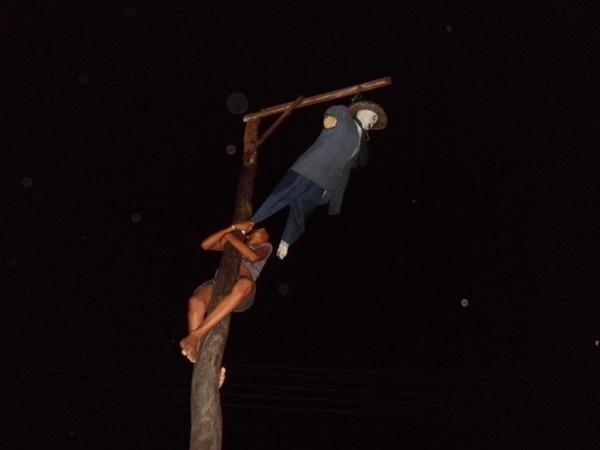 Prefeito Walfredo Filho participa da festa de malhação de Judas no Bairro Novo Horizonte - Imagem 8