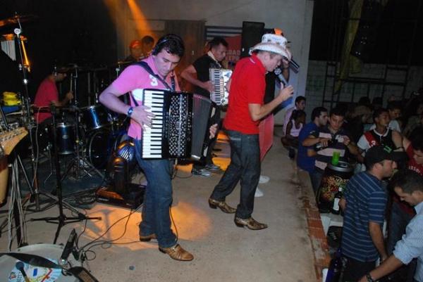 Clube do Dodó ficou pequeno para o Show da Banda Catuaba com Amendoim - Imagem 9