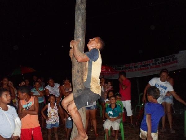 Prefeito Walfredo Filho participa da festa de malhação de Judas no Bairro Novo Horizonte - Imagem 11