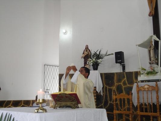 Paróquia de N. S. dos Remédios celebra a ressurreição do Senhor: Ele é nossa certeza indestrutível!
