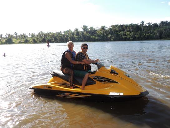 Açude de Água Branca atrai um grande público em dia de lazer - Imagem 9