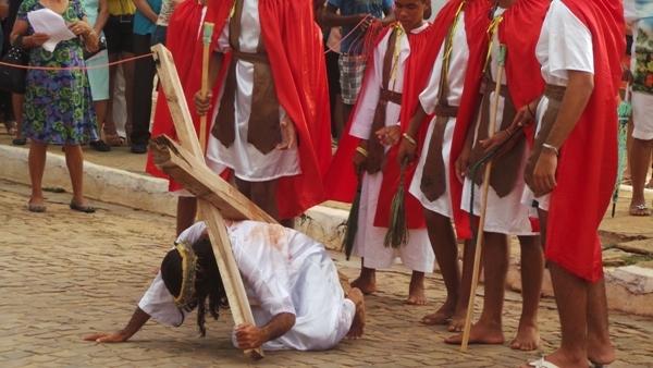 Encenação da Paixão em Pimenteiras emociona população - Imagem 17
