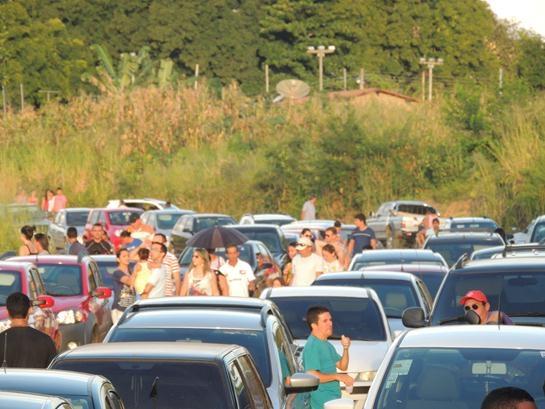 Açude de Água Branca atrai um grande público em dia de lazer - Imagem 1