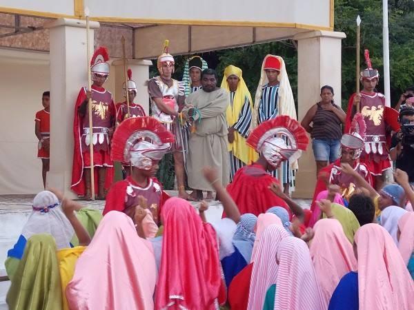Grupo Teatral apresenta Via-Sacra na cidade de Buriti-MA - Imagem 4
