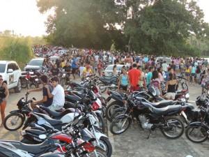 Açude de Água Branca atrai um grande público em dia de lazer