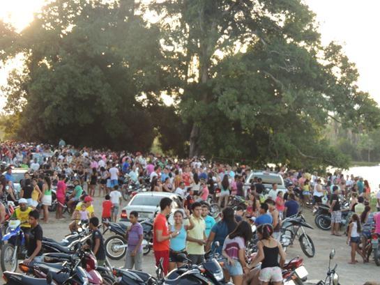Açude de Água Branca atrai um grande público em dia de lazer - Imagem 2