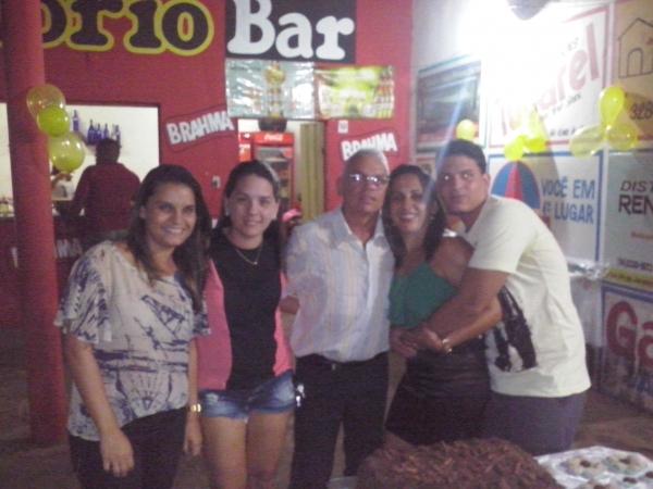 Festa Supresa: Aniversariante Lúcia Lopes é homenageda por amigos e familiares. - Imagem 9