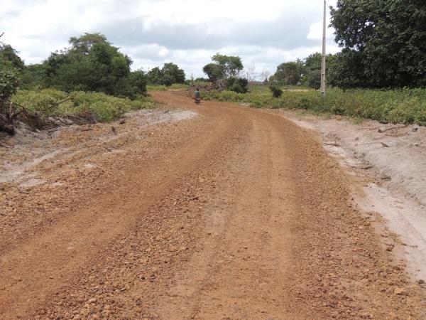 Prefeitura recupera diversas estradas vicinais - Imagem 2