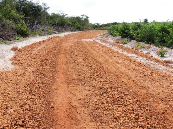 Prefeitura recupera diversas estradas vicinais - Imagem 8