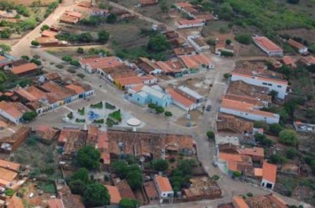 Santana do Piauí comemora 22° aniversário com festa em praça pública .
