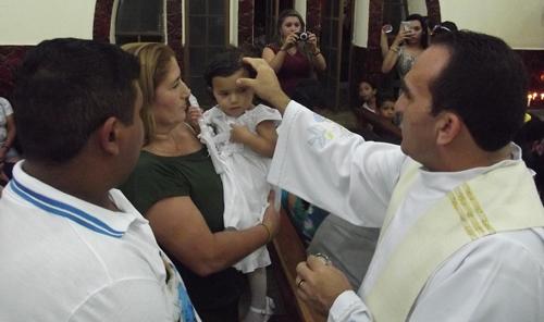 O batismo de Maria Nayane realizado durante celebração da páscoa em Brasileira - Imagem 2