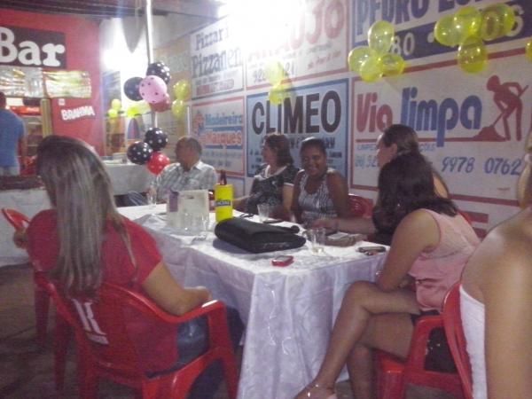 Festa Supresa: Aniversariante Lúcia Lopes é homenageda por amigos e familiares. - Imagem 3
