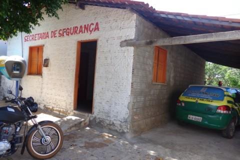  Homem toma um porre, pede abrigo e é furtado enquanto dormia