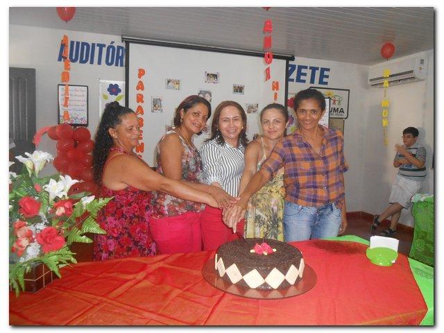 Maria Nilcimar comemora seu aniversário com a família e amigos