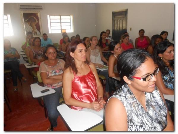 Maria Nilcimar comemora seu aniversário com a família e amigos - Imagem 12