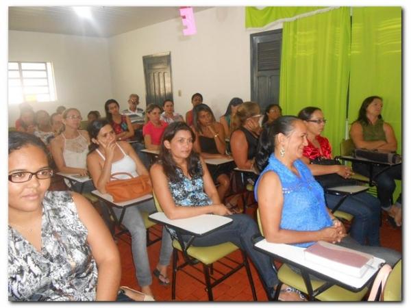 Maria Nilcimar comemora seu aniversário com a família e amigos - Imagem 10