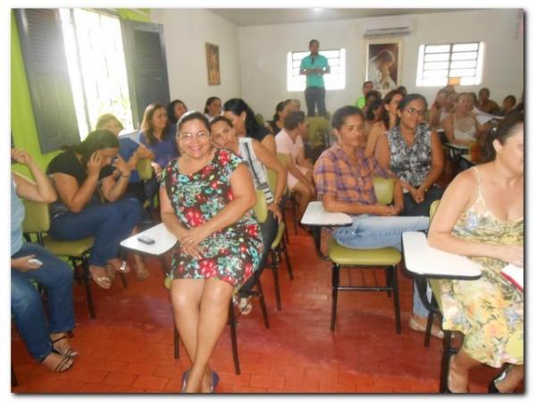 Maria Nilcimar comemora seu aniversário com a família e amigos - Imagem 6