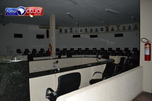 Queda de energia atrapalha sessão da Câmara e vereadores não poupam críticas a Eletrobras. - Imagem 1