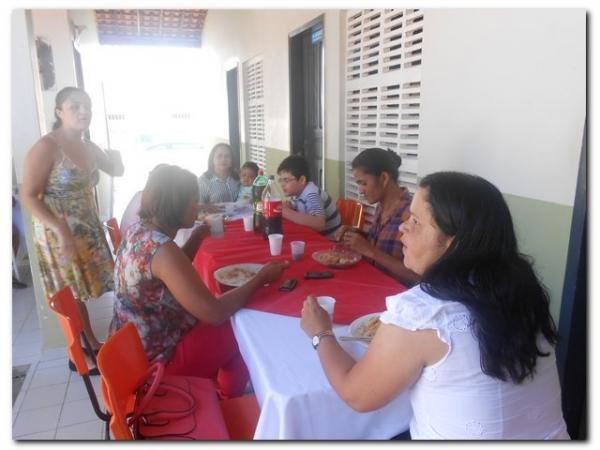 Maria Nilcimar comemora seu aniversário com a família e amigos - Imagem 43