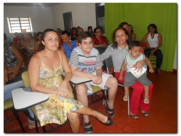 Maria Nilcimar comemora seu aniversário com a família e amigos - Imagem 5