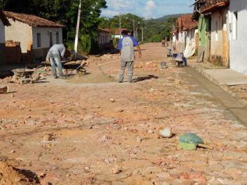 Rua João Pinheiro é preparada para receber  pavimentação asfáltica