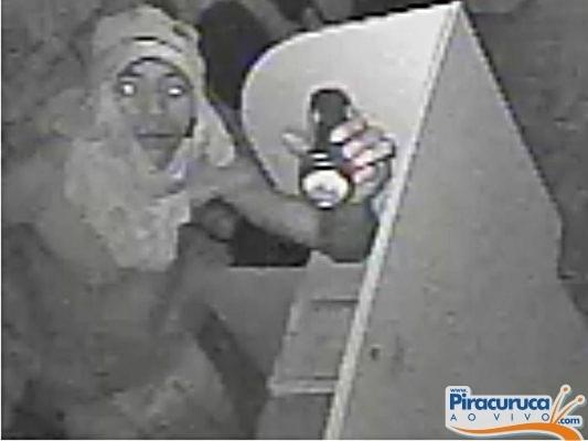 Câmeras de vigilância flagram ação de ladrão em farmácia de Piracuruca , assista! - Imagem 3