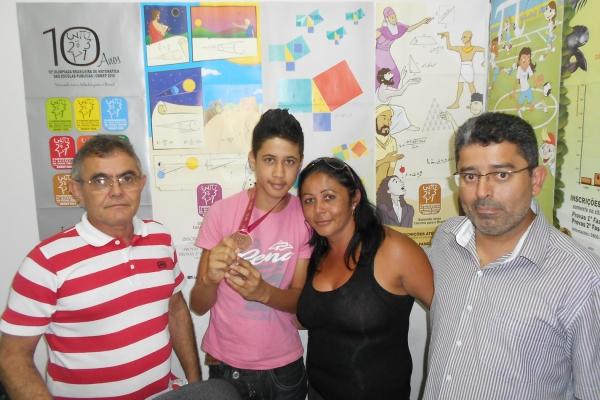 Aluno  da Escola  Publica do Município de Currais recebe medalha olímpica das olimpíada de matemática como melhor do sul do Piauí - Imagem 7