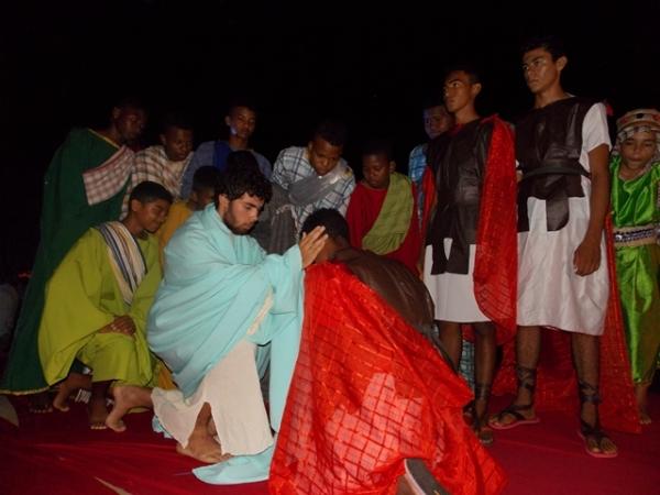 População prestigia encenação da Paixão de Cristo promovido pela Secretaria de Assistência Social - Imagem 8