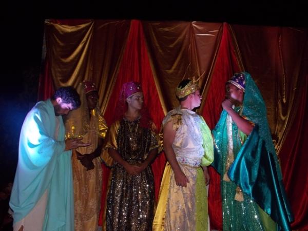 População prestigia encenação da Paixão de Cristo promovido pela Secretaria de Assistência Social - Imagem 9