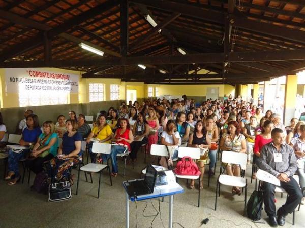 Foi um sucesso o Seminário Drogas Por Quê? - Imagem 40