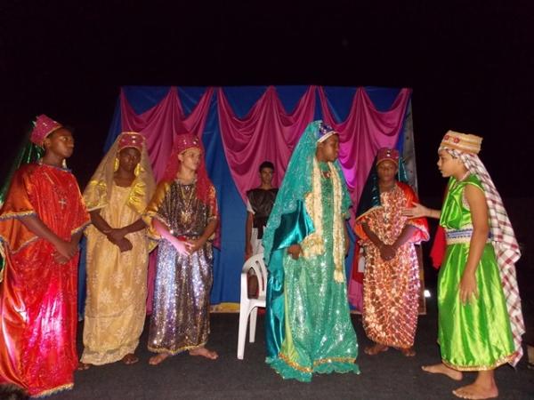 População prestigia encenação da Paixão de Cristo promovido pela Secretaria de Assistência Social - Imagem 6