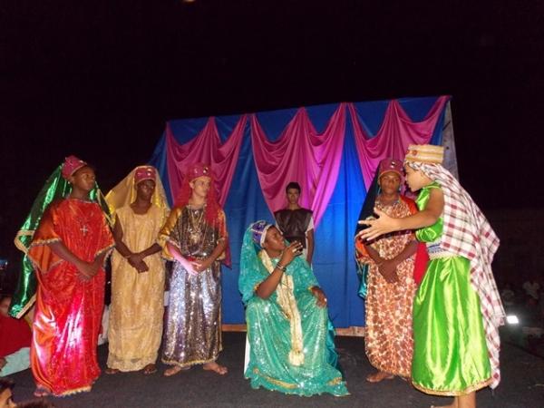 População prestigia encenação da Paixão de Cristo promovido pela Secretaria de Assistência Social - Imagem 5