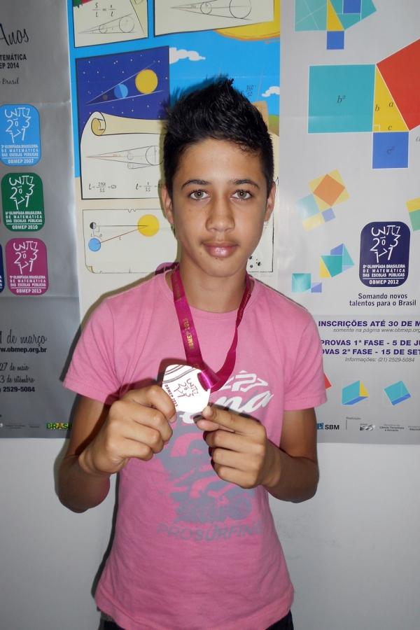 Aluno  da Escola  Publica do Município de Currais recebe medalha olímpica das olimpíada de matemática como melhor do sul do Piauí - Imagem 1