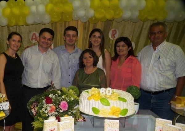 Aurora Pinheiro realiza festa de aniversário ao lado de amigos e familiares - Imagem 8
