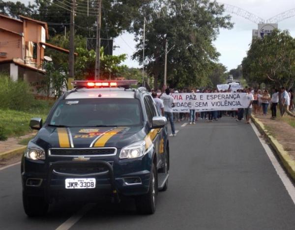 Caso Neylivia I: Familiares e amigos de Neylivia Costa fazem caminhada pedindo por PAZ e JUSTIÇA  - Imagem 11