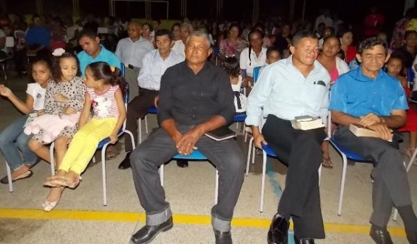 Dia do evangélico é comemorado com grande festa e muito louvor  em Canavieira - Imagem 25