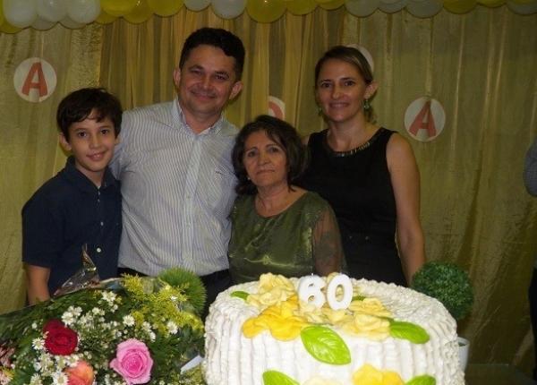 Aurora Pinheiro realiza festa de aniversário ao lado de amigos e familiares - Imagem 9