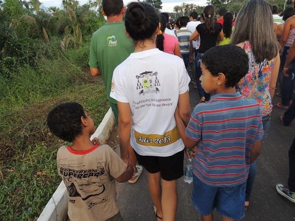 Visita da Divina Santa Cruz enaltece a fé  na região - Imagem 13