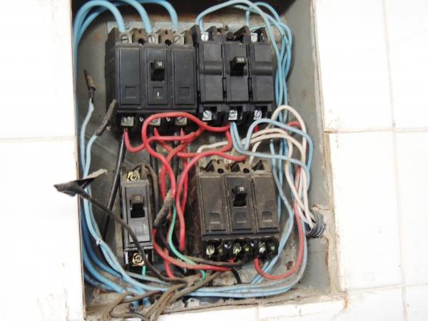 Fotos do descaso como o hospital Josefina Getirana Neta foi entregue - Imagem 7